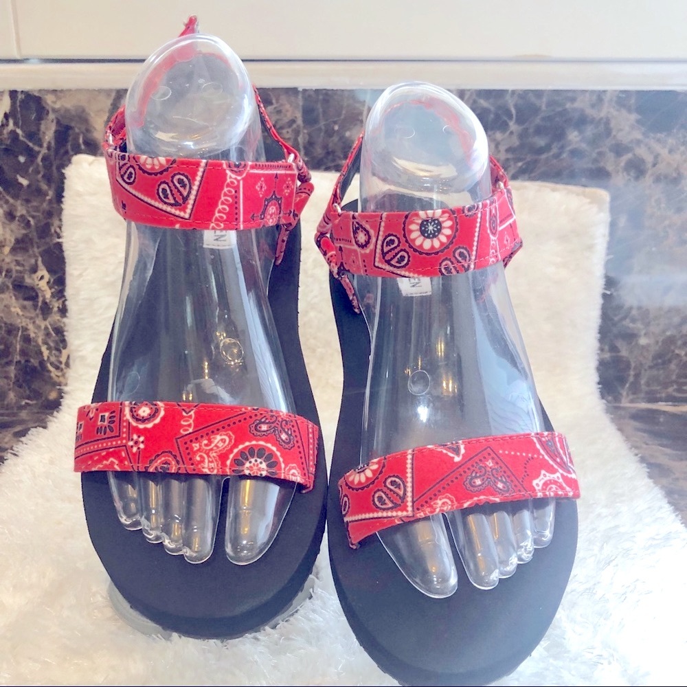 NEW-Steve Madden-Red Bandanna-NIL Sandal-Sz 8 - Picture 4 of 8